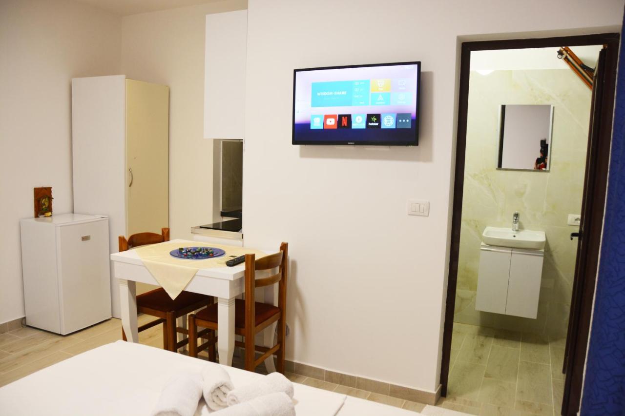 Mico'S Apartments Vlore Exterior photo